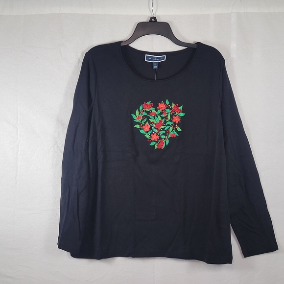 Karen Scott Graphic Christmas Wreath Poinsettia Heart Medium T-shirt Black - Picture 3 of 5